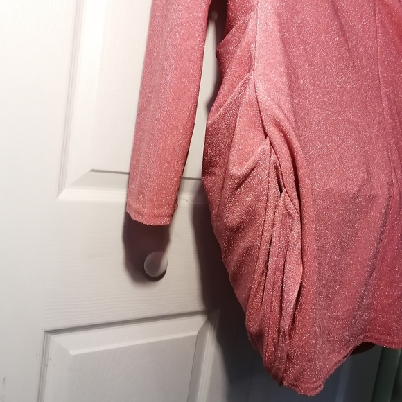 Sexy! Sparkly! Dark Pink 🩷 Plunge Neckline Bodycon Dress - Picture 6 of 7